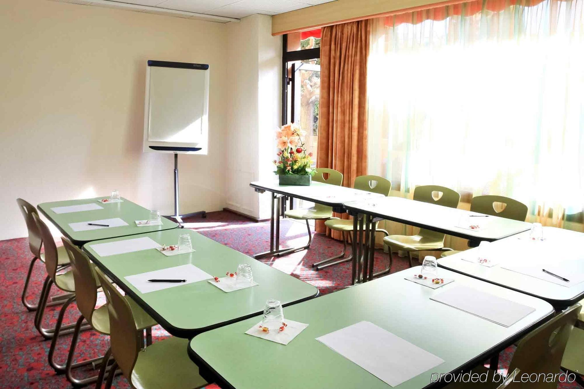 Ibis Centre Pont De L'europe Hotel 3*
